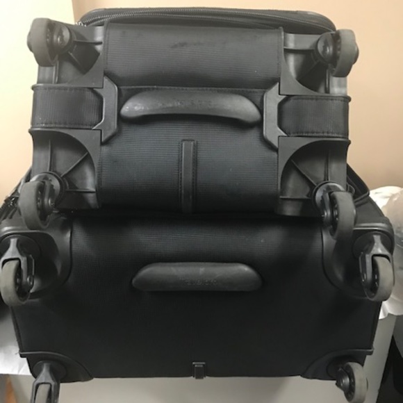 Suitcases - Picture 3 of 10